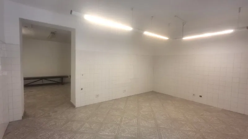 Ground-floor shop in a central location of S Horta — photo 10