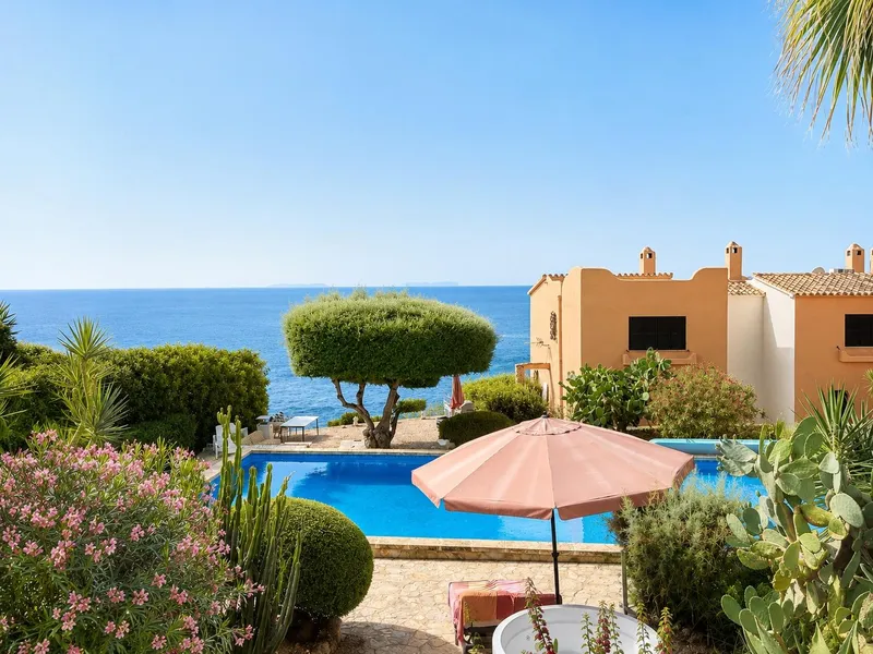 Exclusive townhouse on the first line of the sea with stunning views of Cabrera — photo 1