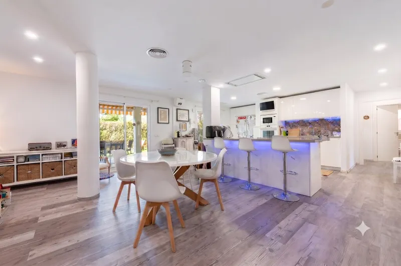 Ideal family home apartment for sale in Port de Pollença with sunny terraces and private terrace — photo 9