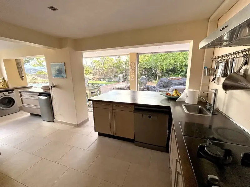 Modern villa in El Toro on a 1,000 m² plot, with 50 m² pool, 25 m² garage, 208 m² living space and expansion possibility. — photo 9