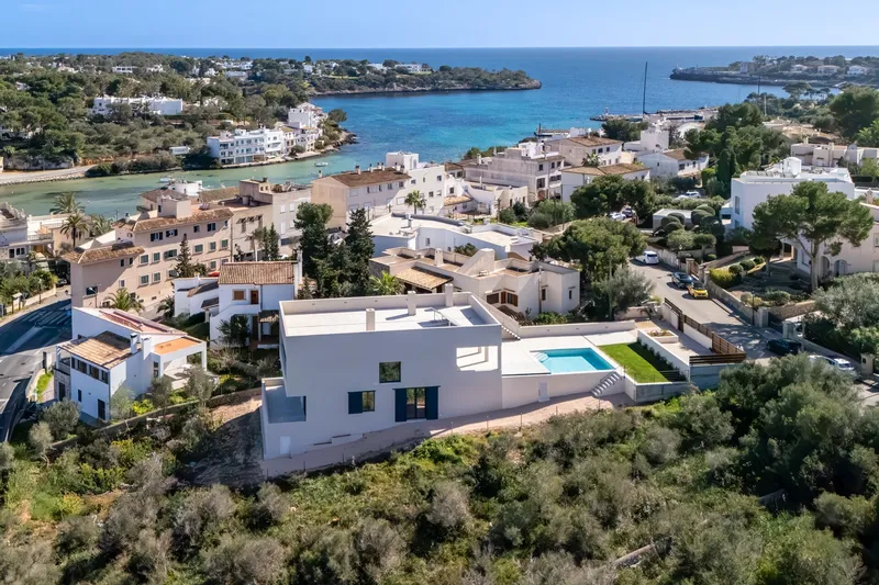 Contemporary villa with sweeping views close to Porto Petro harbor — photo 1