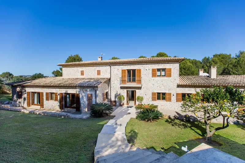 Impressive villa in a quiet area in Santa Ponsa — photo 8
