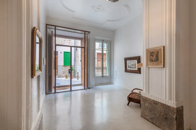 Centrally located townhouse with ETV license in Sóller — photo 11