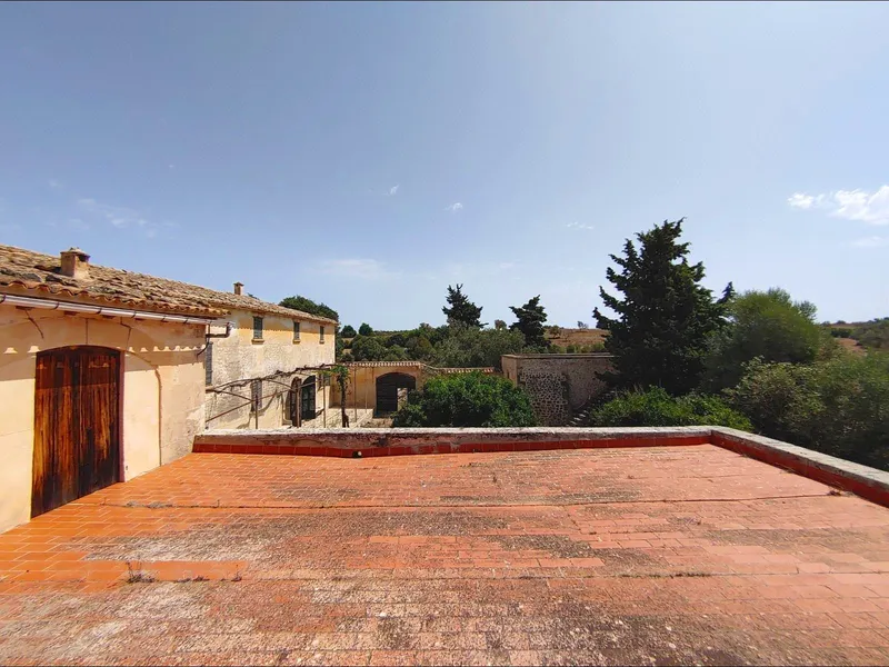 Large Mallorcan country house of 2,000 m² to restore with 55 hectares of land in Algaida — photo 12