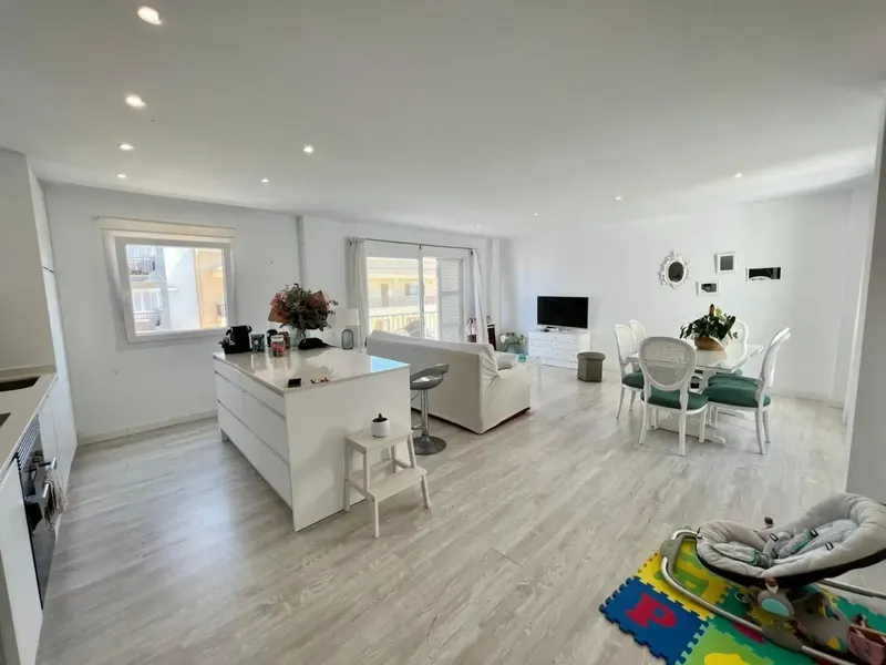 Beautiful recently renovated flat on the first line in Can Picafort / Playa de Muro, available for seasonal rental up to max 11. An option — photo 4