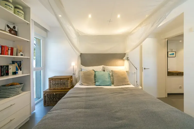 This impressive triplex penthouse, located in the exclusive area of La Mola (Port d'Andratx), combines luxury, design and privileged location. — photo 2