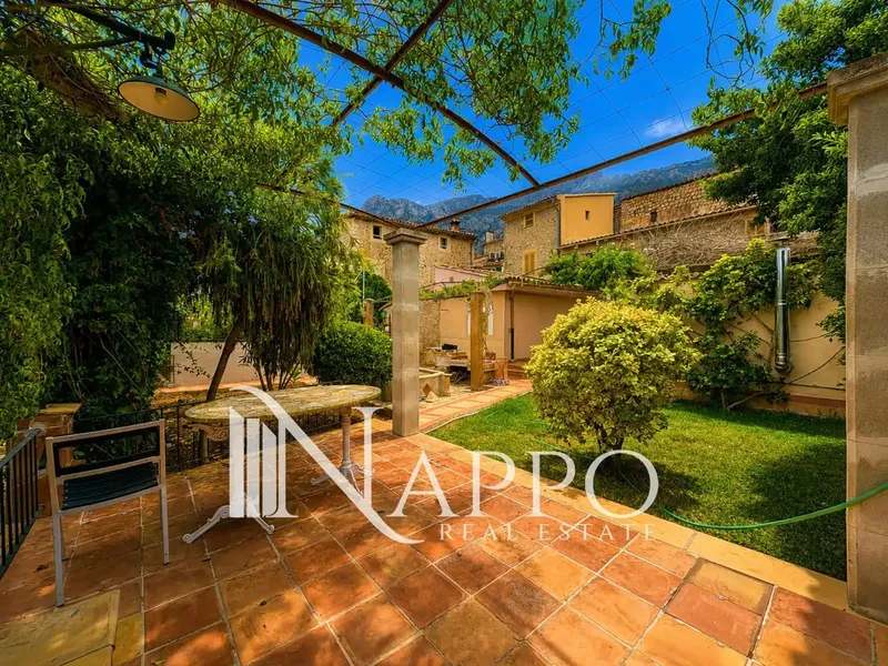 Nappo Real Estate is pleased to present this traditional Majorcan house located in Sóller, one of the most charming villages in — photo 1