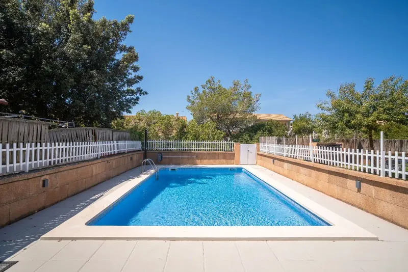 Cozy townhouse in Puerto Alcudia, in the area of the Alcudia lake, with 148 m2 built and large private garden with barbecue. — photo 2