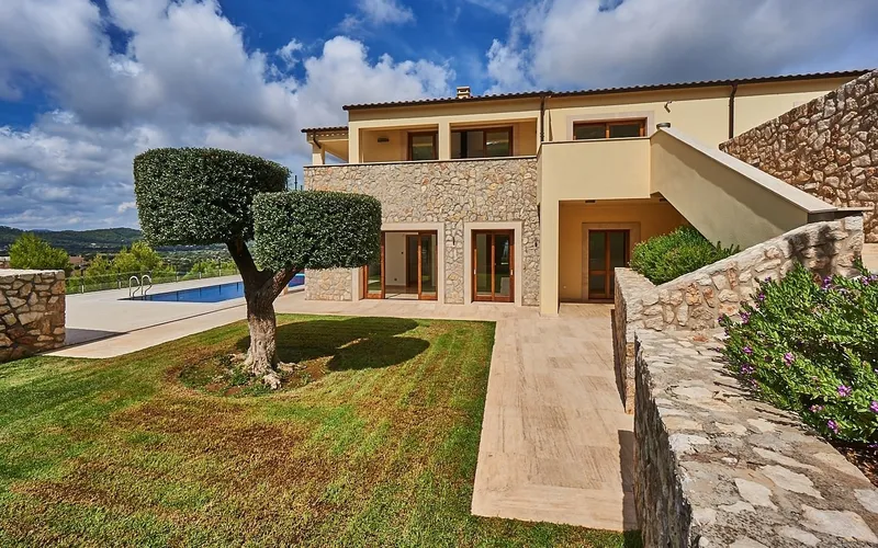 Imposing villa with vacation rental license and views over the valley, as well as the golf course of Canyamel — photo 2