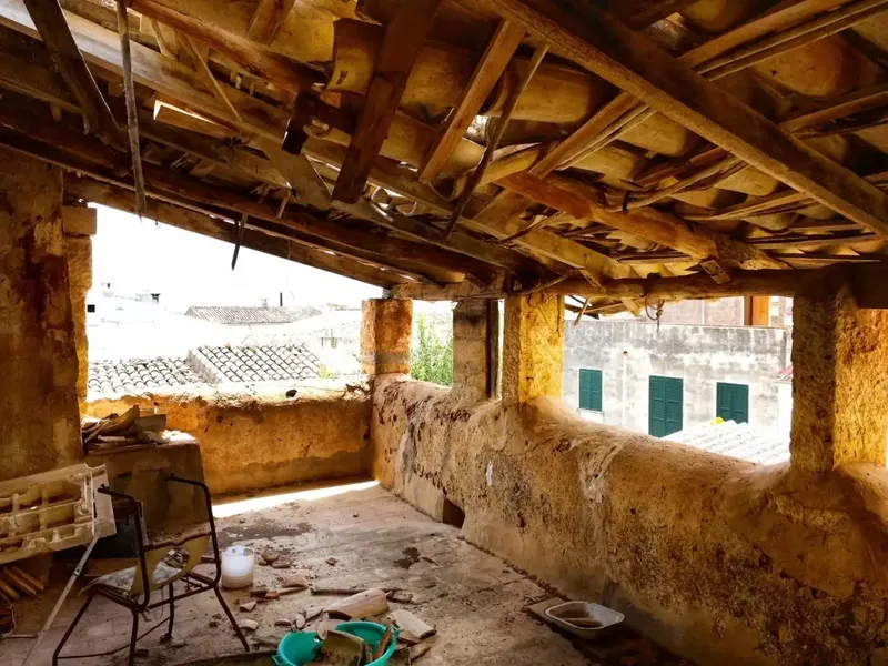 Central village house with large patio — photo 10