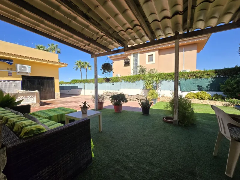 Single family house - Llucmajor (Las Palmeras) , Built Surface 341m 2 , Plot Surface 1100m 2 , 9 Bedrooms, 4... — photo 1