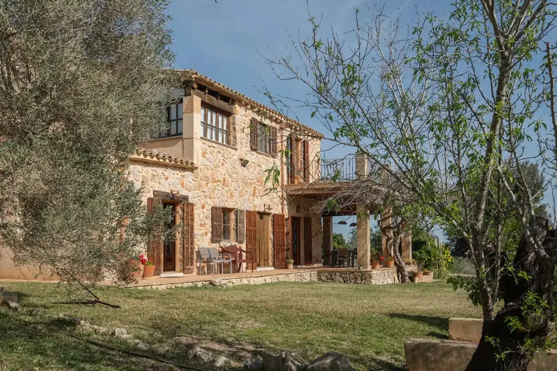 This magnificent finca is located between the charming villages of Sant Joan and Petra, two traditional Mallorcan towns — photo 4