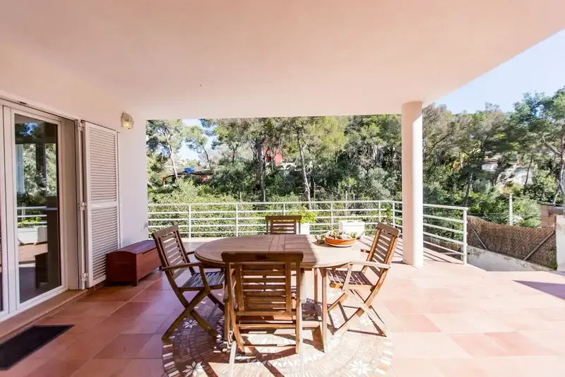 Situated in one of the most coveted residential areas of Portals Nous, this detached villa enjoys an elevated location next to a z — photo 5
