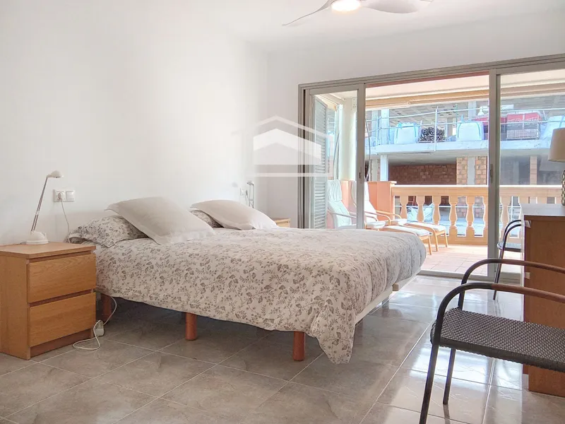 Exclusive apartment with terrace and sea views + parking in Cala Galiota — photo 4