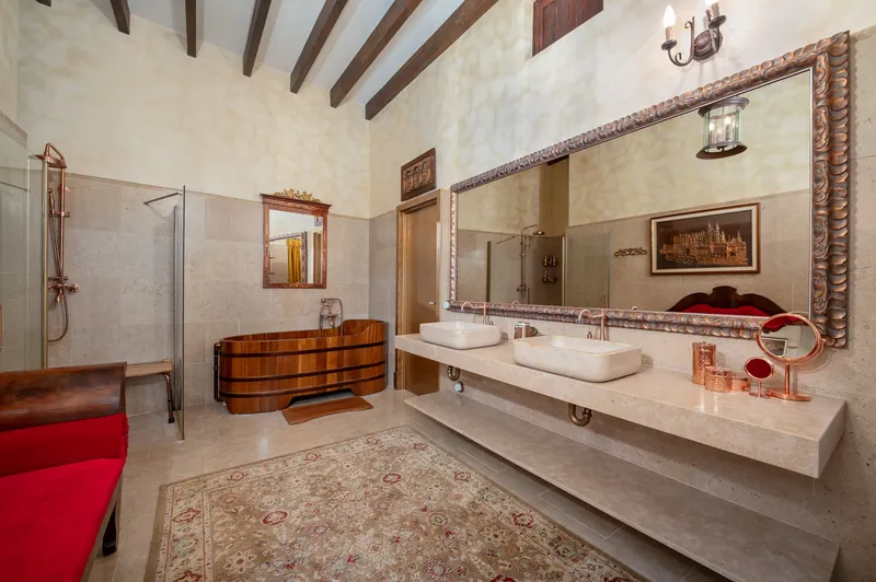 Majestic 12th century palace in the heart of Palma — photo 10