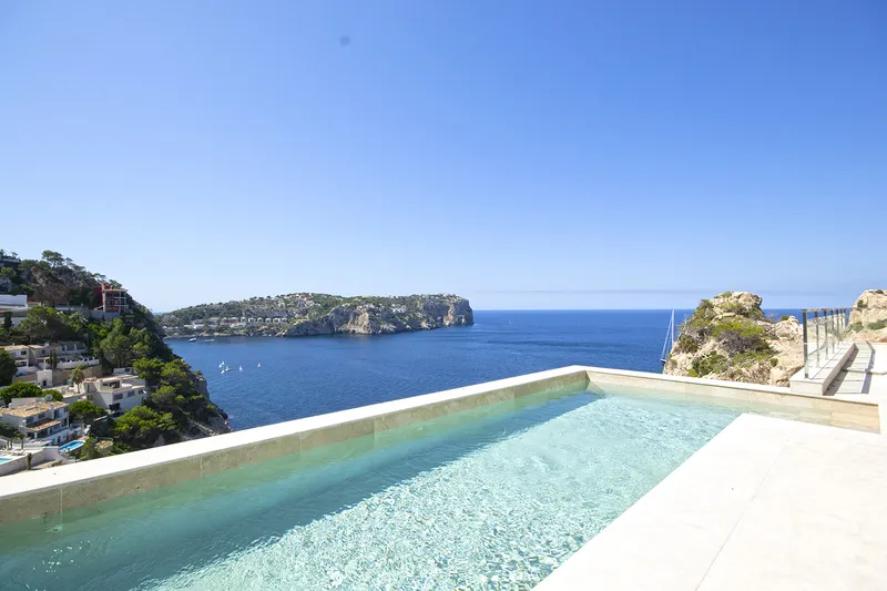 Luxury villa on the first sea line with infinity pool in Port Andratx — photo 8
