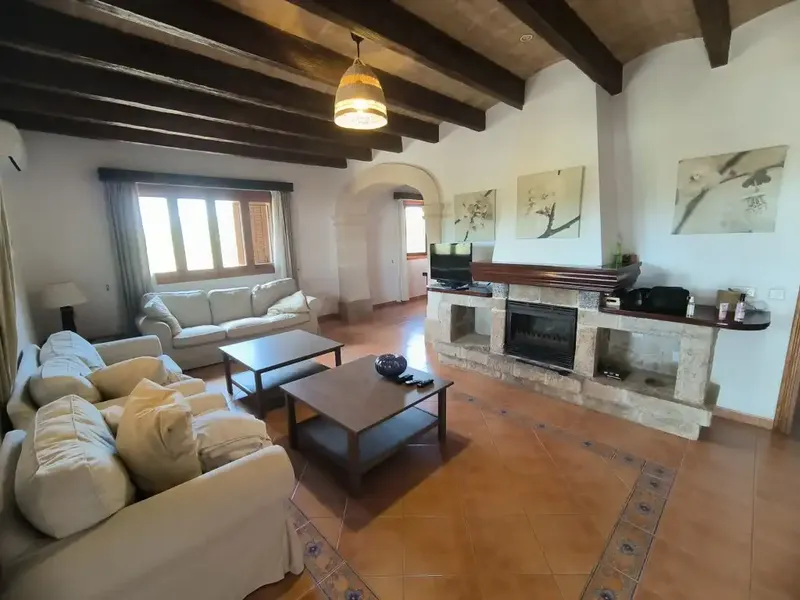 Unique opportunity to acquire a Mallorcan-style house for sale in Llubí, offering total privacy, a serene countryside setting — photo 4