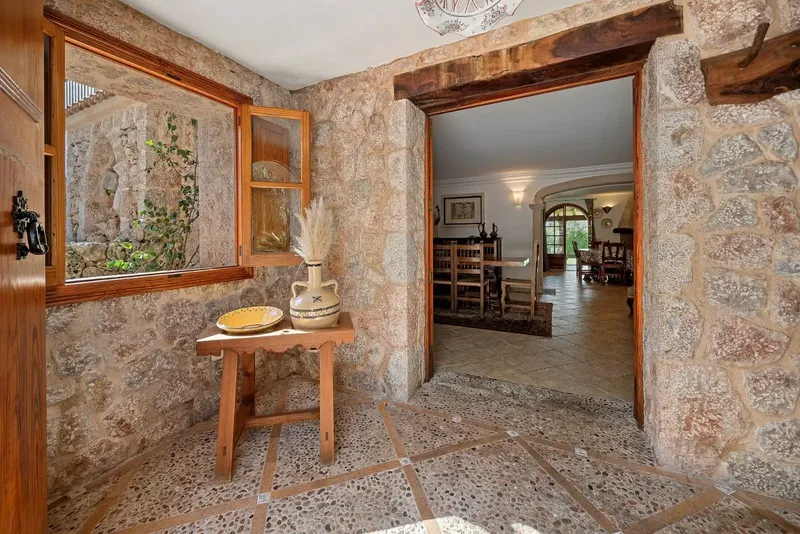 Beautiful finca in Pollença of approx. 3,000 m2 consisting of 2 houses of 261 m2 and 235 m2, large pool, outdoor toilet, barbecue porch — photo 4