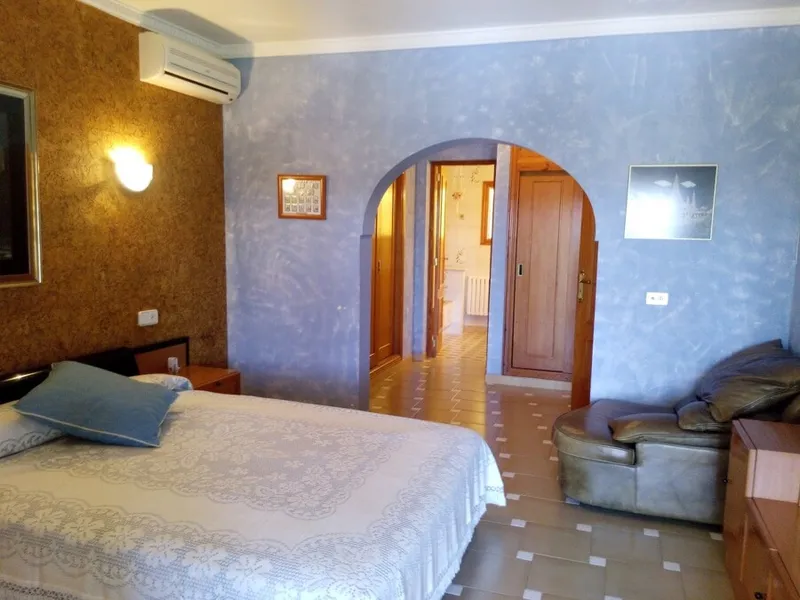 Beautiful Villa with Sea Views Ideally Located in Santa Ponsa — photo 9