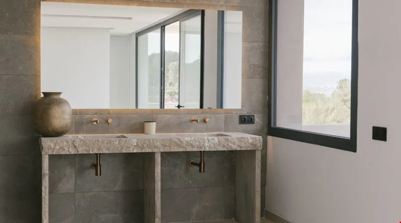 Contemporary three-bedroom designer villa with infinity pool in Palma — photo 9