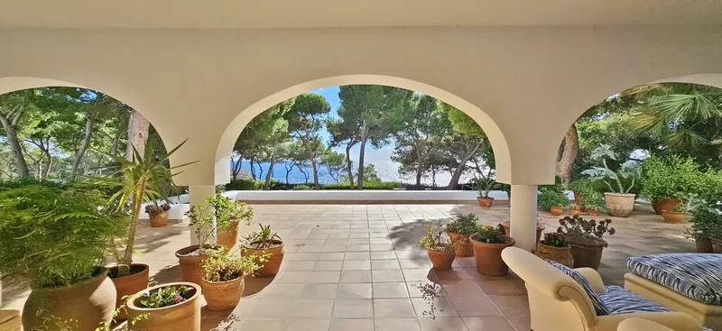 Exceptional first-line villa in Porto Petro with direct access to the sea in an unbeatable location, just a 15-minute walk from — photo 12