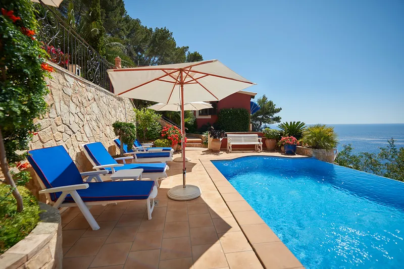 Cala Llamp: Villa mit 2 Wohnungen und Meerblick — photo 1
