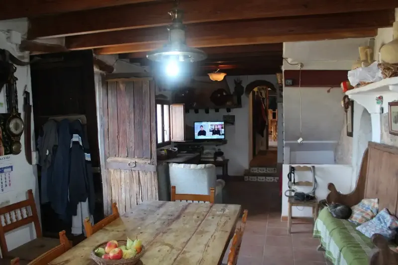 An old stone house with so much land sounds incredible! — photo 8