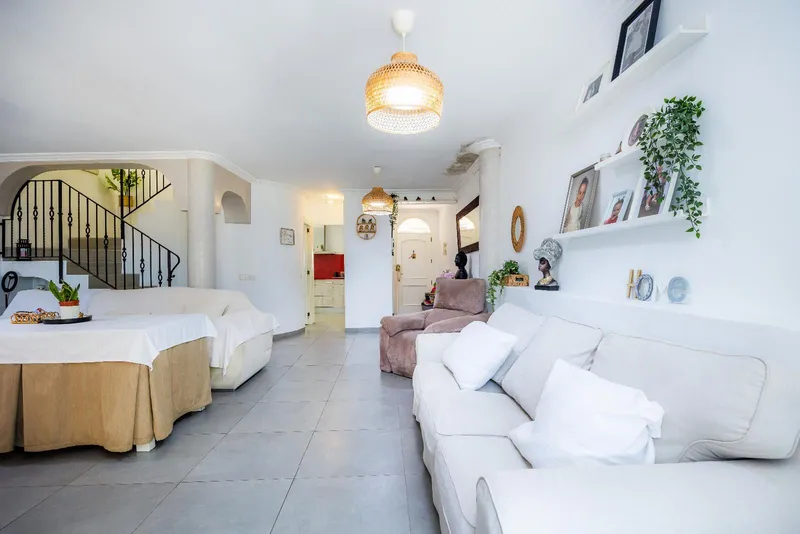 Townhouse with pool on second line from the sea — photo 6