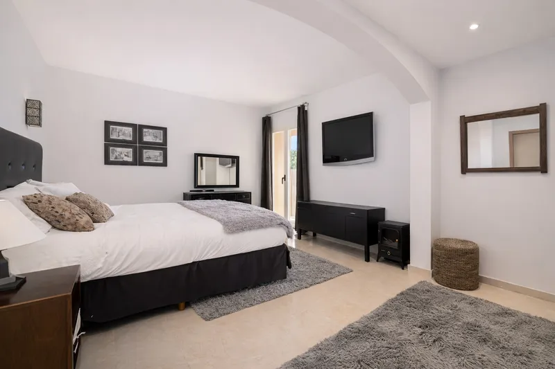 Penthouse with panoramic mountain views and a private rooftop terrace — photo 5