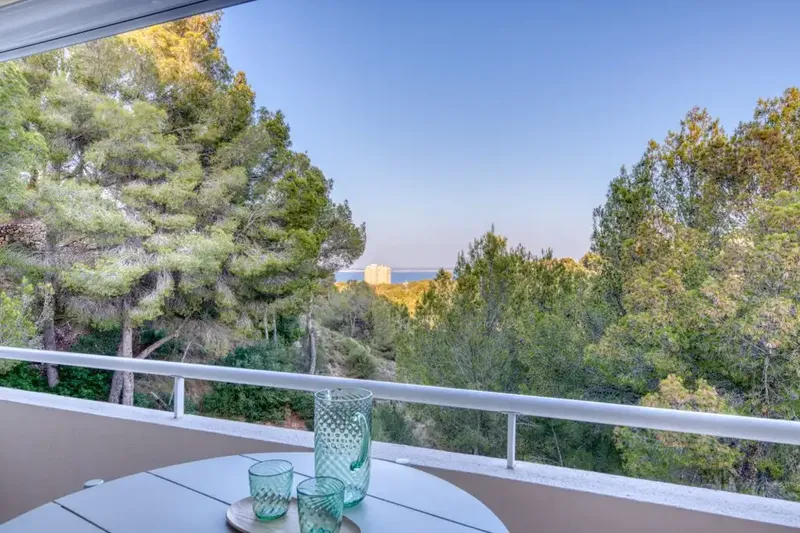 Located near the prestigious Real Bendinat golf course, this recently renovated penthouse offers the perfect blend of sophistication — photo 6