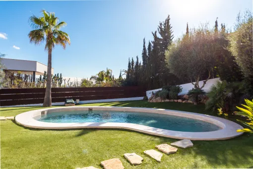 Santa Ponsa, exclusive Mediterranean villa with well-kept garden in the heart of Nova Santa Ponsa — photo 7