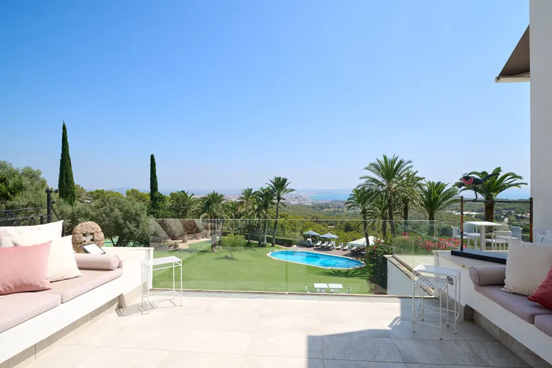Impressive property with sea and city views and private tennis court - Marcel Remus Real Estate — photo 12
