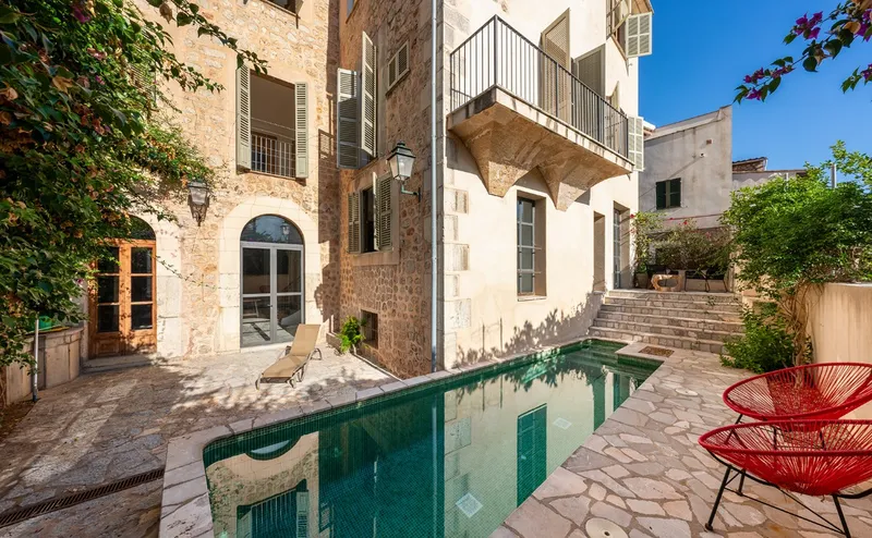 Stunning townhouse with pool in Sóller — photo 1