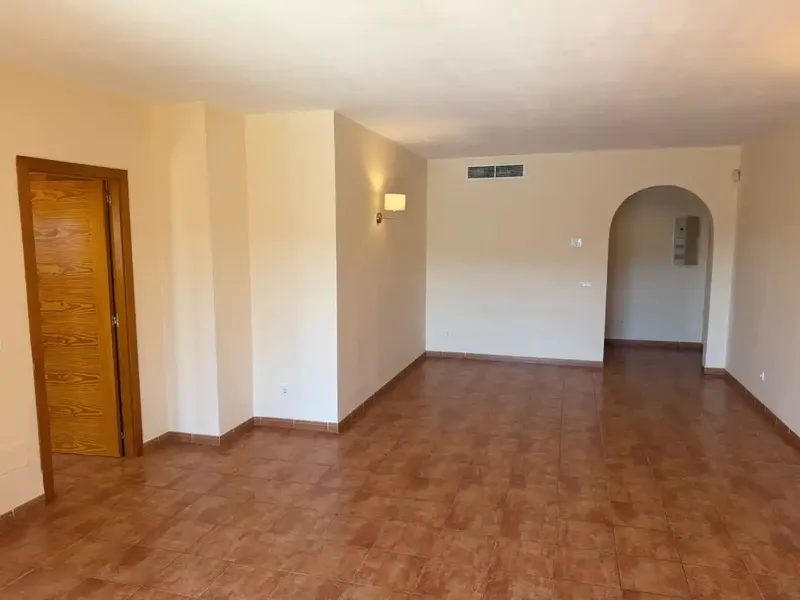 Apartamento privado en una zona tranquila y muy solicitada, a pocos metros del centro de Santa Ponsa. En la segunda planta, con balcón priva — photo 5