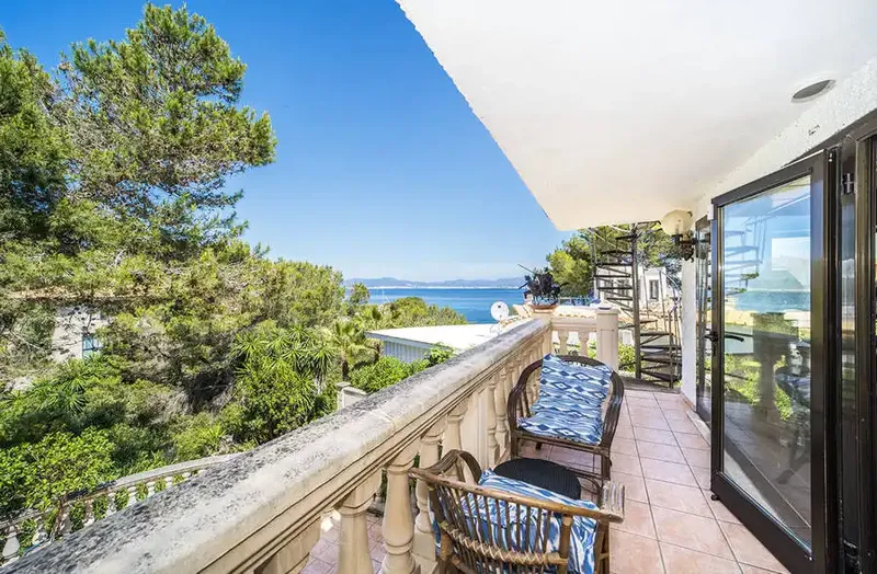This detached villa, located in the prestigious, pleasant and quiet Bellavista urbanization (Cala Blava), combines a living space — photo 5