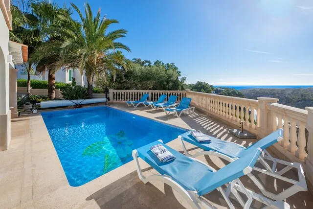 Front line villa with rental license and beach access for sale in Cala Pi, Mallorca — photo 2