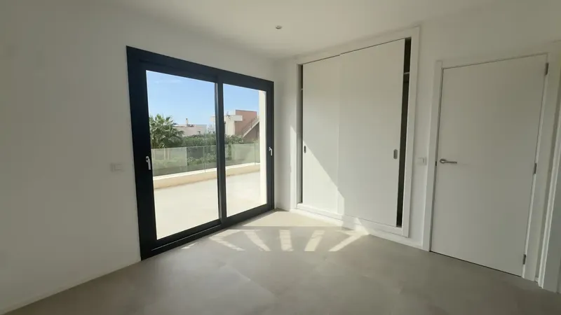 For sale is an exclusive villa in Cala Pi, located in a quiet residential area in the Torrent de Cala Pi. This high-quality property — photo 9