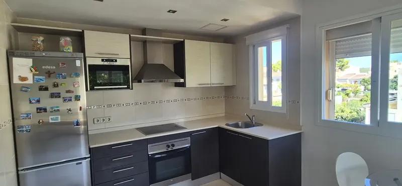 Private seller offers a very bright apartment of about 48 m² with southwest orientation in Son Ferrer. It is a first floor without elevator. — photo 5