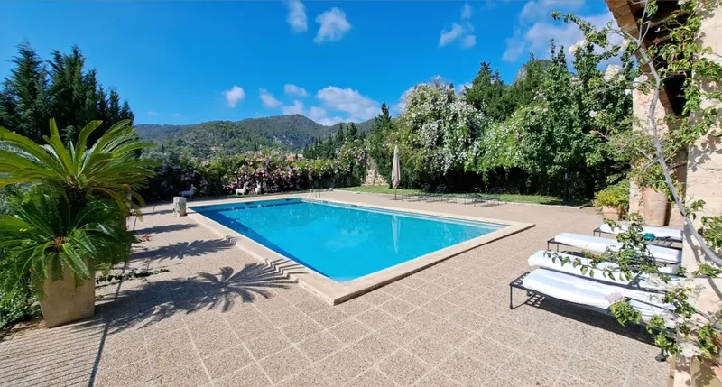 Property in Alaró with 9 bedrooms — photo 3