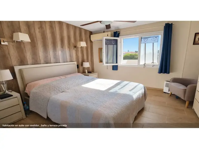 Chalet totalmente reformado, con 225 m² construidos y una parcela de 746 m² con piscina, jardín mediterráneo y varias zonas exteriores. Una  — photo 11