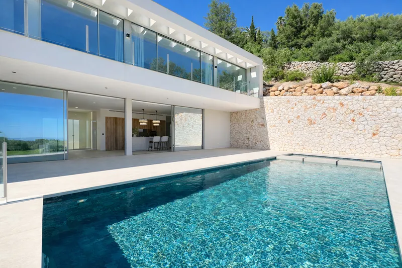 Ultra-luxury modern new-build villa with partial sea views in Portals Nous Mas — photo 3
