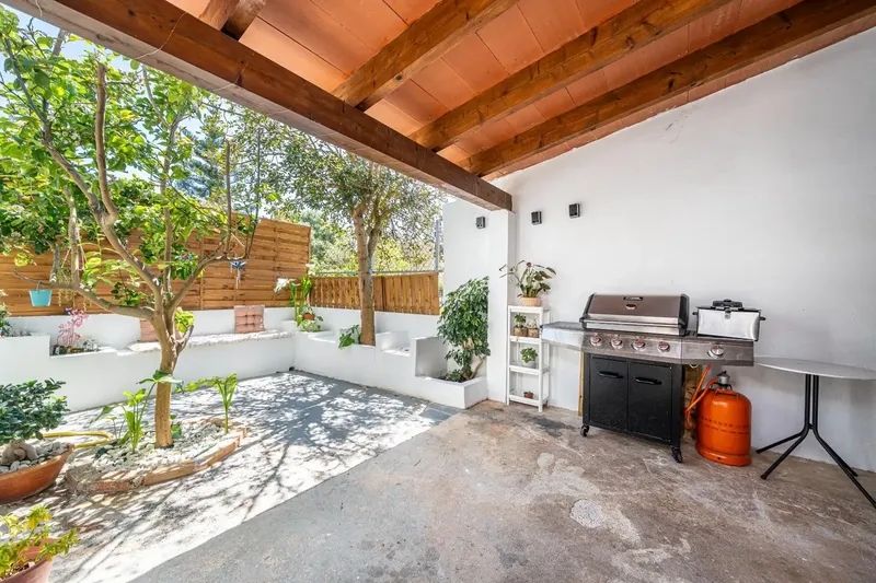 Gestpropiedad presenta en Mallorca, esta casa de pueblo en Son Carrio, una propiedad en planta baja que destaca por su amplio patio y solari — photo 5