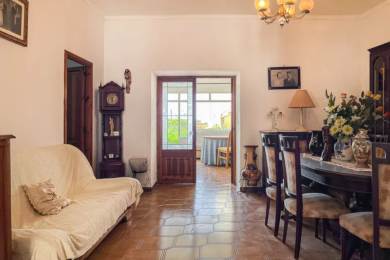 Investment opportunity: townhouse with large garden and distant views — photo 4