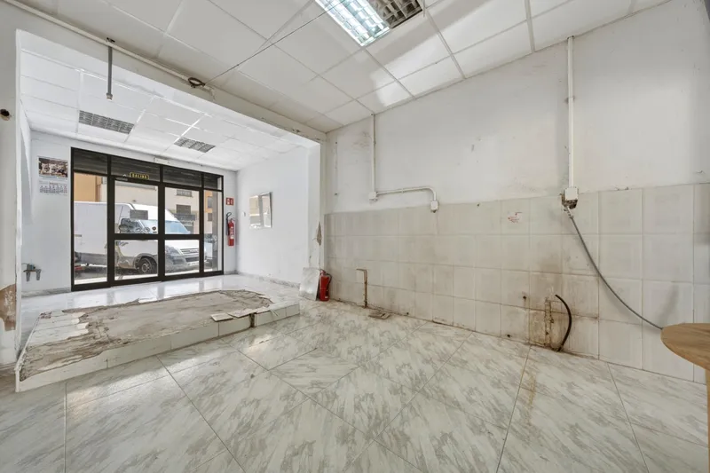 Commercial premises with large frontage, patio and multiple possibilities in Palma — photo 8