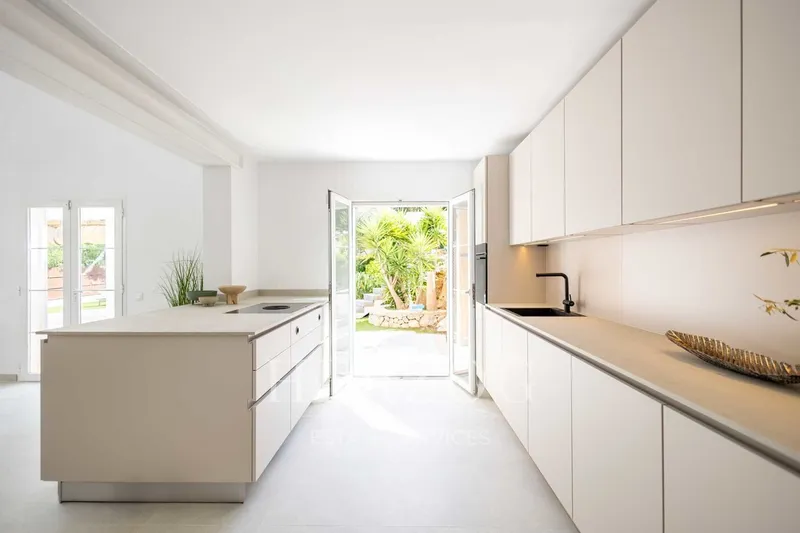 Renovated villa with ocean views and a pool in Nova Santa Ponsa — photo 8