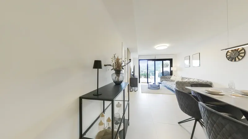 A few steps from the turquoise waters of the idyllic Font de Sa Cala bay, a ground-floor apartment combining modern design, comfort and Mediterranean quality of life awaits you. — photo 11