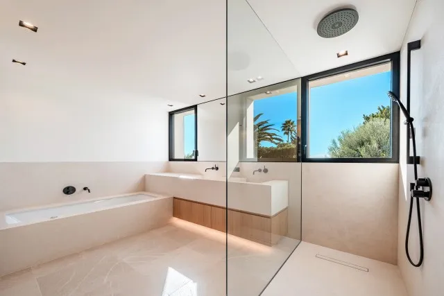 Stylish villa with partial sea views for sale in Bendinat, Southwest Mallorca — photo 11