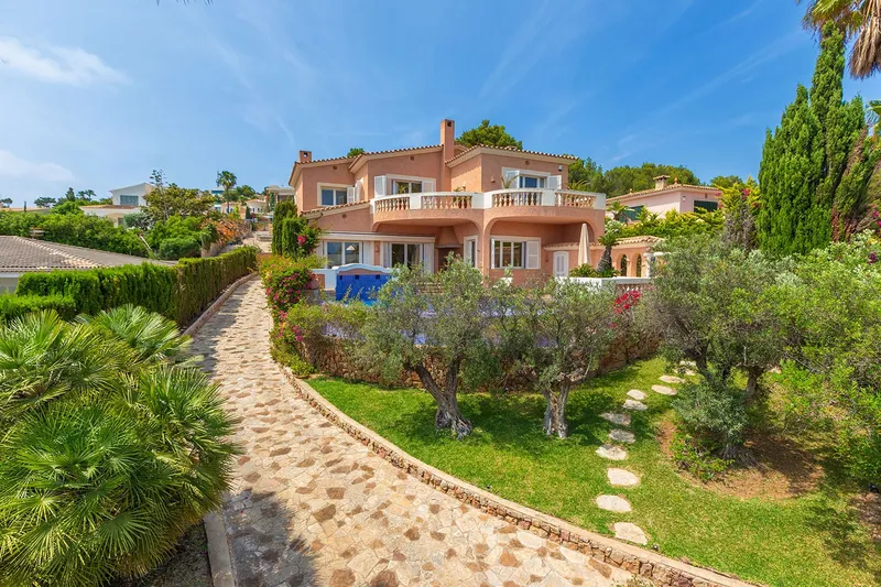 Mediterranean villa in quiet prime location near harbour and golf course — photo 2