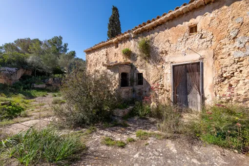 Santa Eugenia, historic rustic finca with panoramic views in Coves to renovate — photo 6
