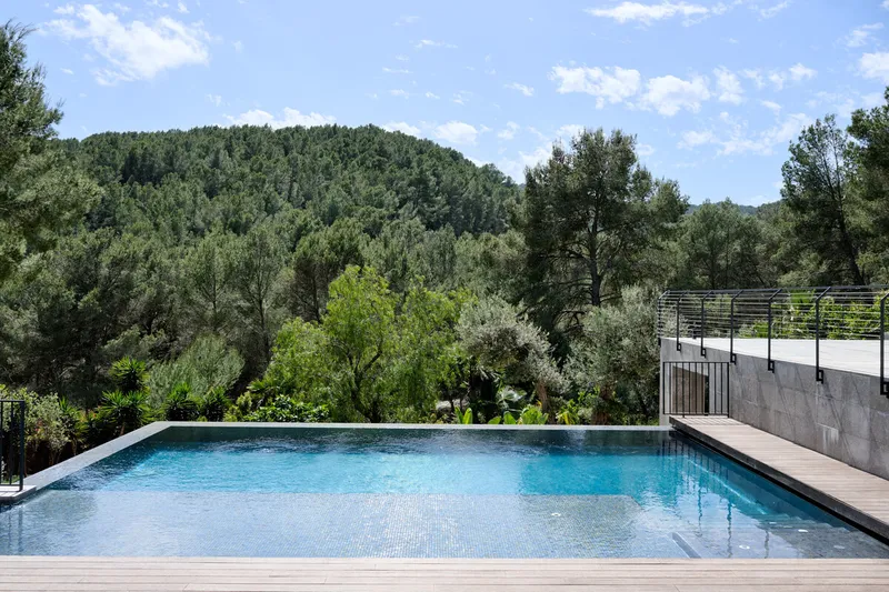 Exclusive: Ultra-modern villa with wood and exposed concrete and indoor pool in Son Vida - Marcel Remus Real Estate — photo 3